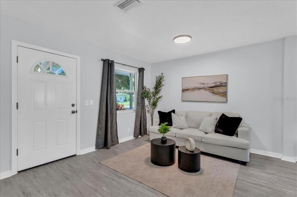 Active With Contract: $399,900 (3 beds, 2 baths, 1102 Square Feet)