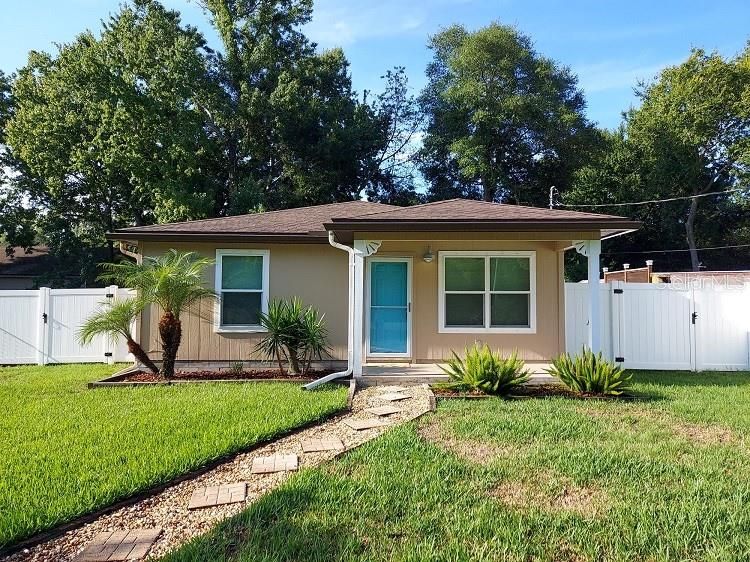 Recently Rented: $1,900 (3 beds, 2 baths, 1070 Square Feet)