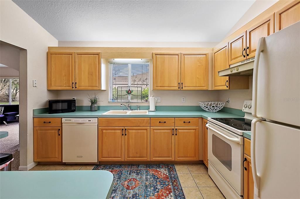 For Sale: $284,900 (2 beds, 2 baths, 1536 Square Feet)