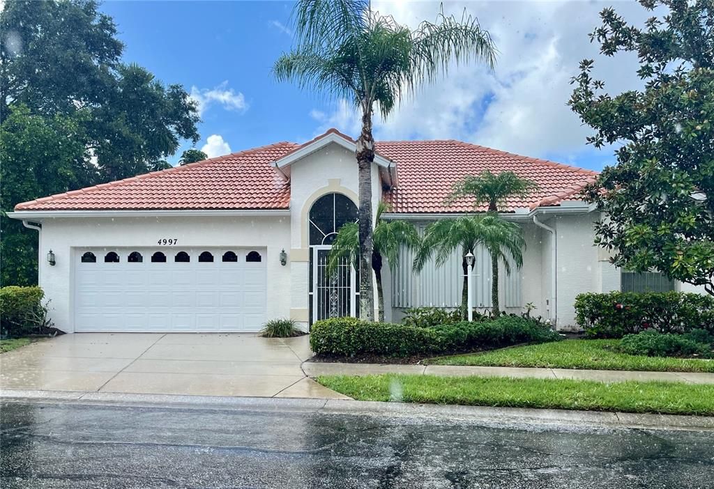 Vendido Recientemente: $300,000 (4 camas, 2 baños, 2076 Pies cuadrados)