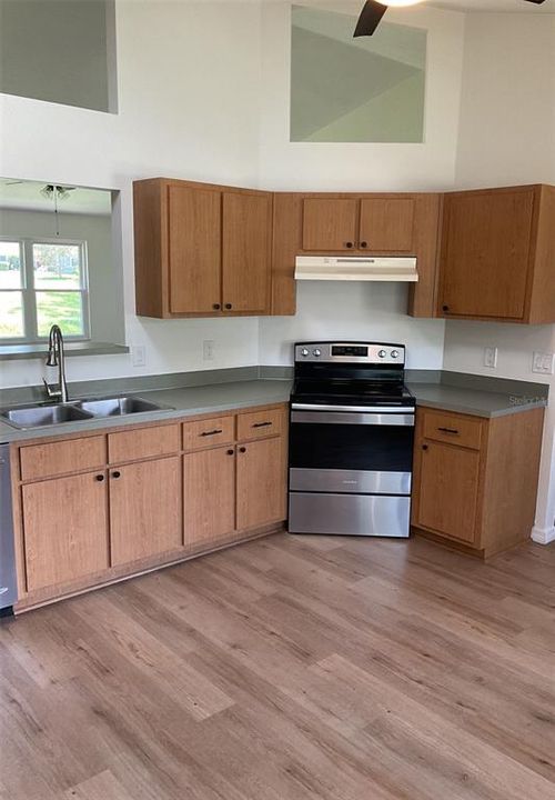 For Rent: $2,575 (3 beds, 2 baths, 1754 Square Feet)