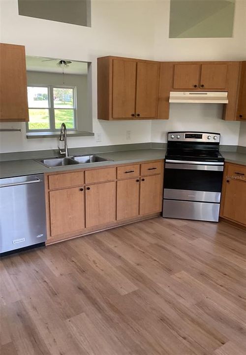 For Rent: $2,575 (3 beds, 2 baths, 1754 Square Feet)