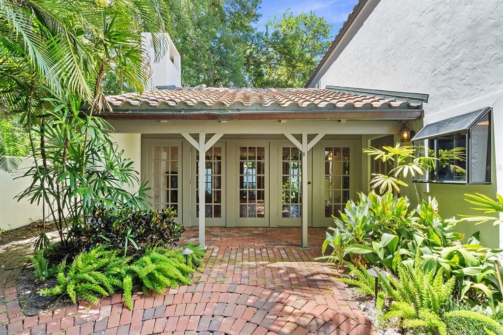 Covered Patio / Courtyard