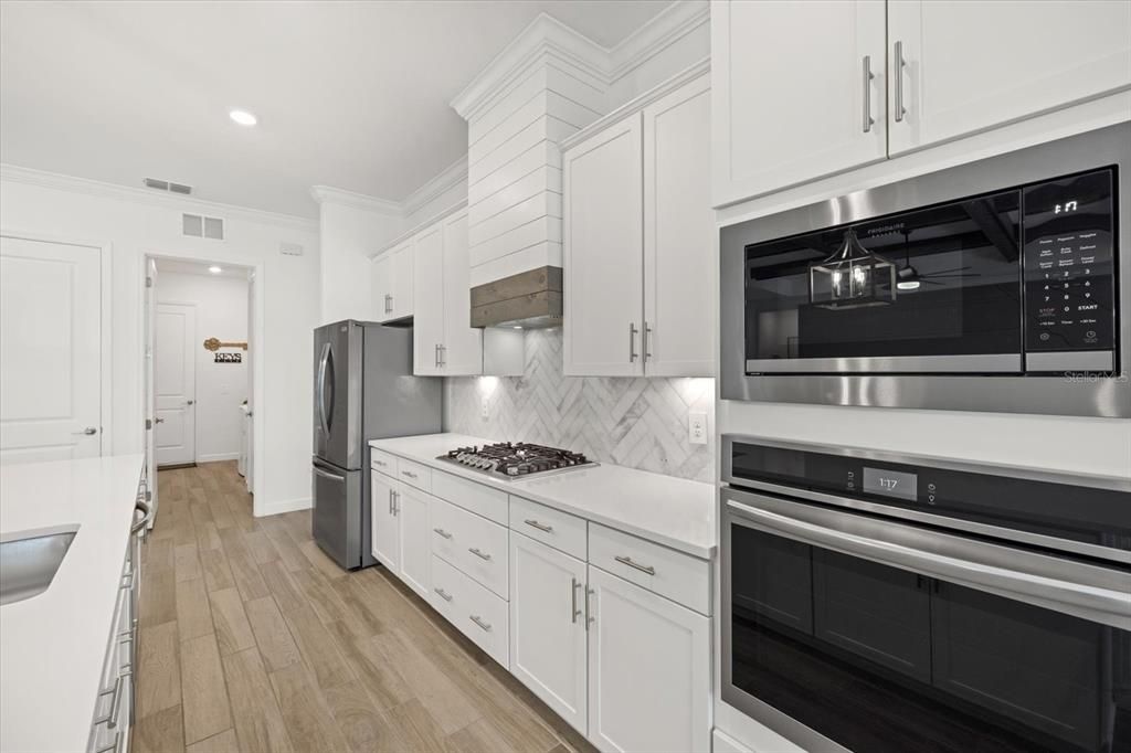 Active With Contract: $1,100,000 (3 beds, 3 baths, 2647 Square Feet)