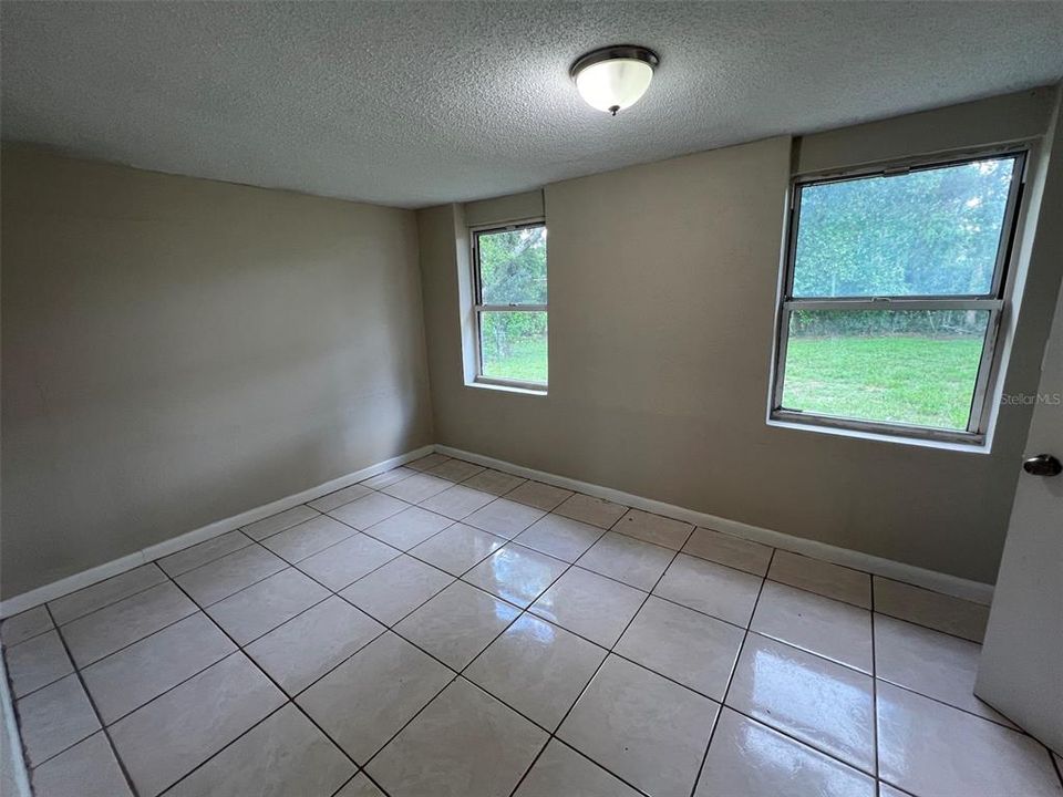 For Sale: $267,500 (3 beds, 1 baths, 1039 Square Feet)