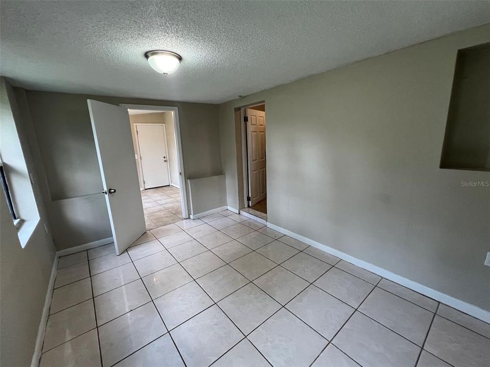 For Sale: $274,900 (3 beds, 1 baths, 1039 Square Feet)