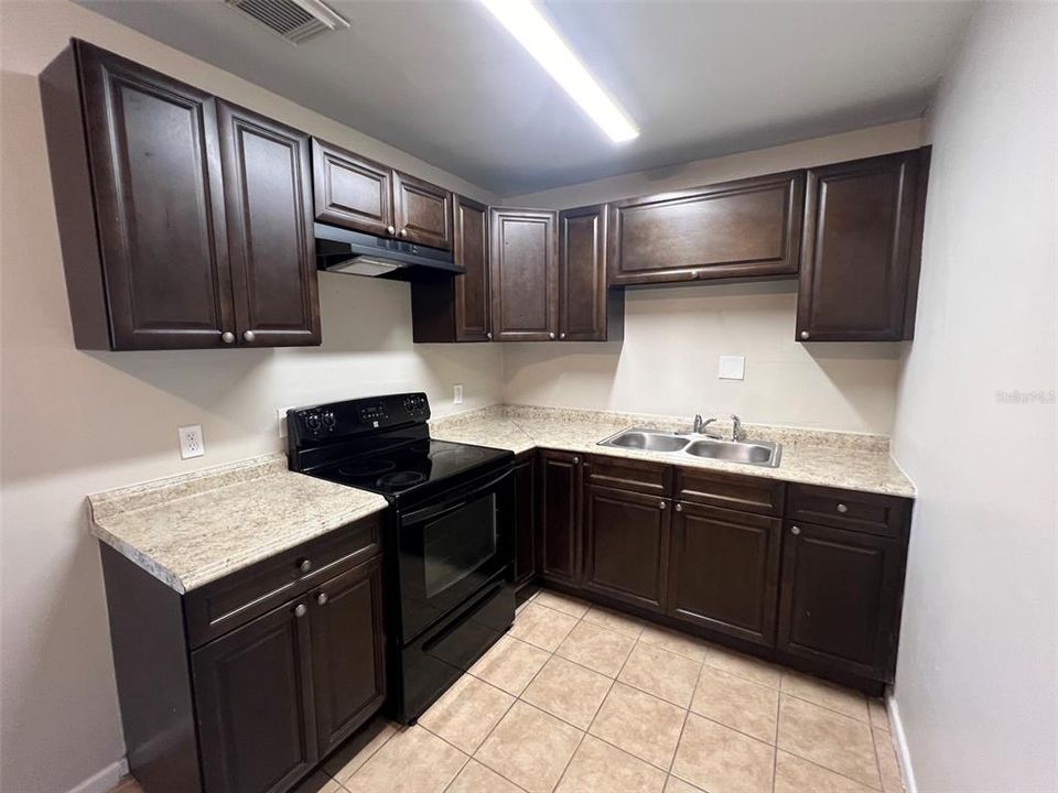 For Sale: $267,500 (3 beds, 1 baths, 1039 Square Feet)