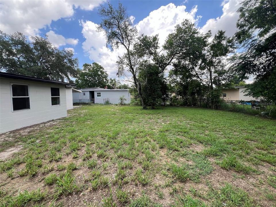 For Sale: $267,500 (3 beds, 1 baths, 1039 Square Feet)