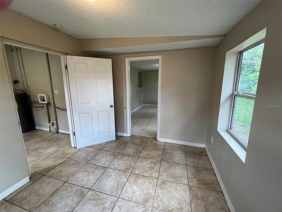 For Sale: $274,900 (3 beds, 1 baths, 1039 Square Feet)