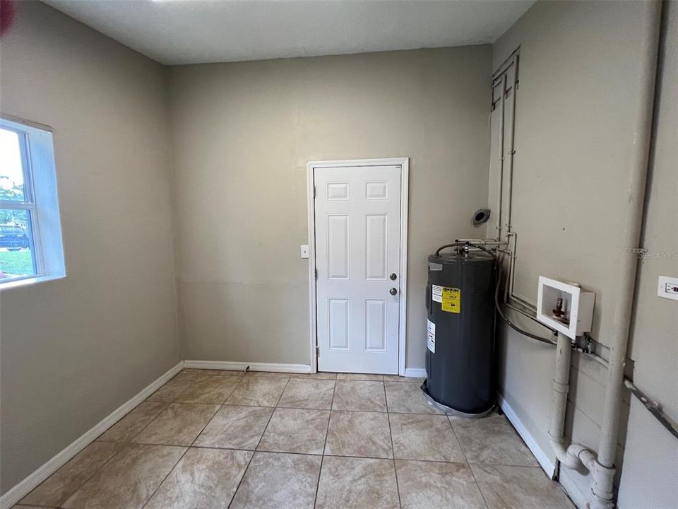 For Sale: $267,500 (3 beds, 1 baths, 1039 Square Feet)