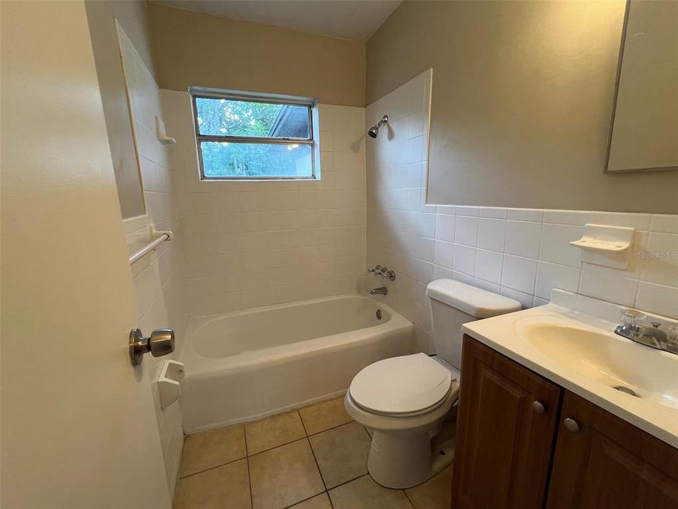 For Sale: $274,900 (3 beds, 1 baths, 1039 Square Feet)