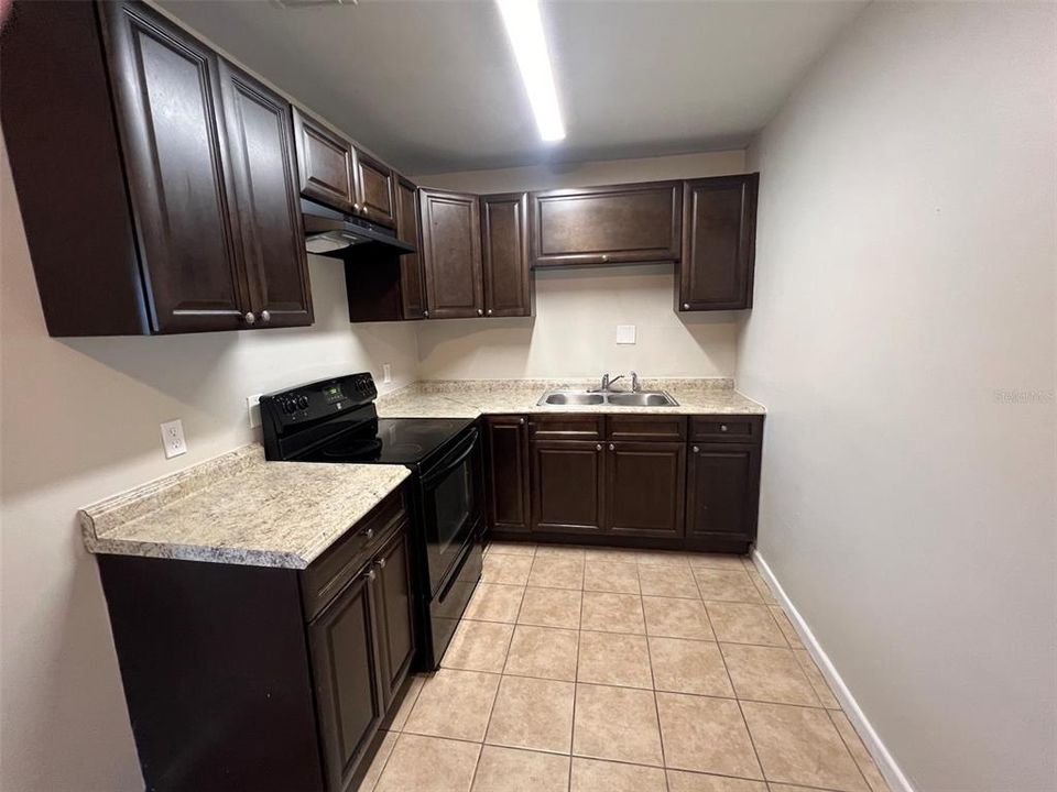 For Sale: $274,900 (3 beds, 1 baths, 1039 Square Feet)