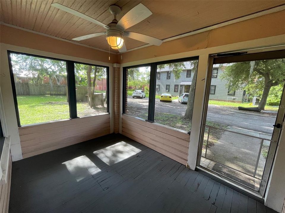 For Sale: $525,000 (3 beds, 1 baths, 1322 Square Feet)