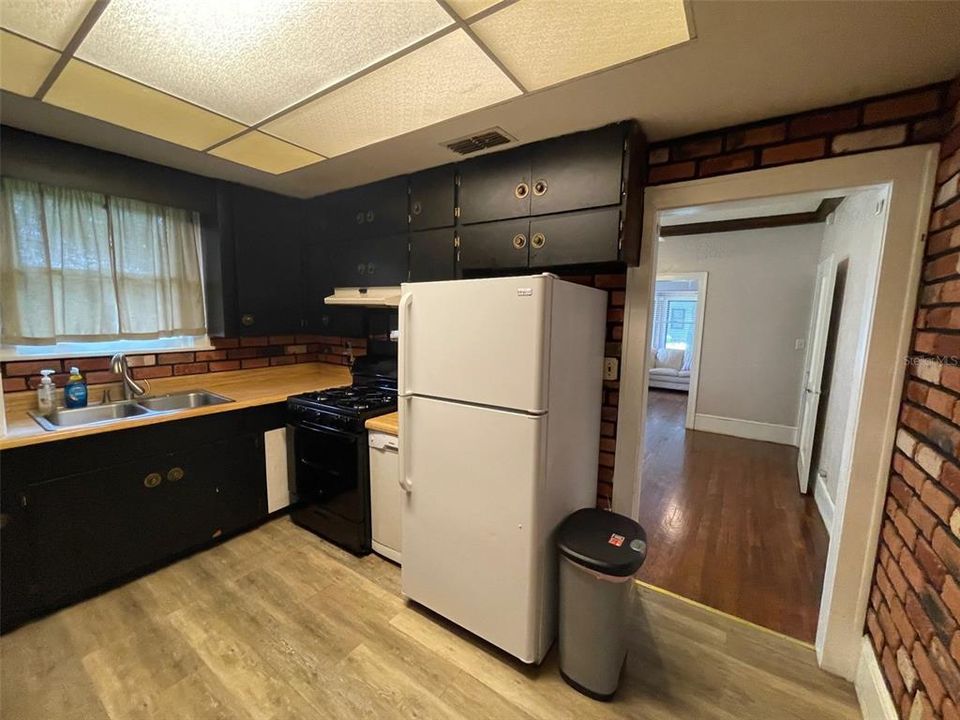 For Sale: $525,000 (3 beds, 1 baths, 1322 Square Feet)