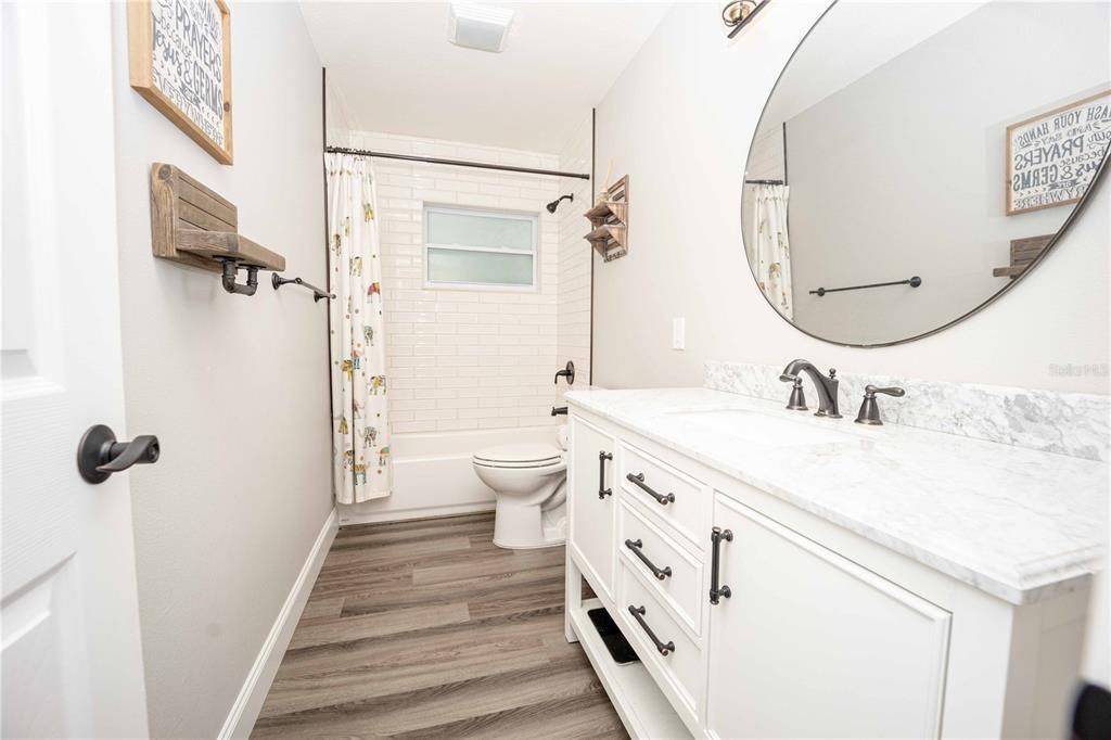 Active With Contract: $315,000 (3 beds, 2 baths, 1376 Square Feet)