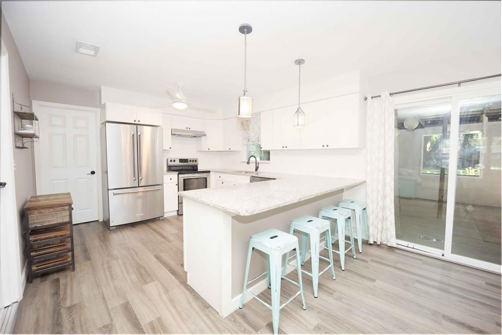 Active With Contract: $315,000 (3 beds, 2 baths, 1376 Square Feet)