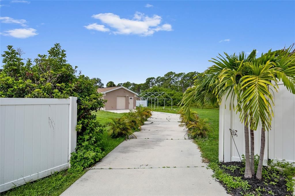 Active With Contract: $599,000 (3 beds, 2 baths, 2557 Square Feet)