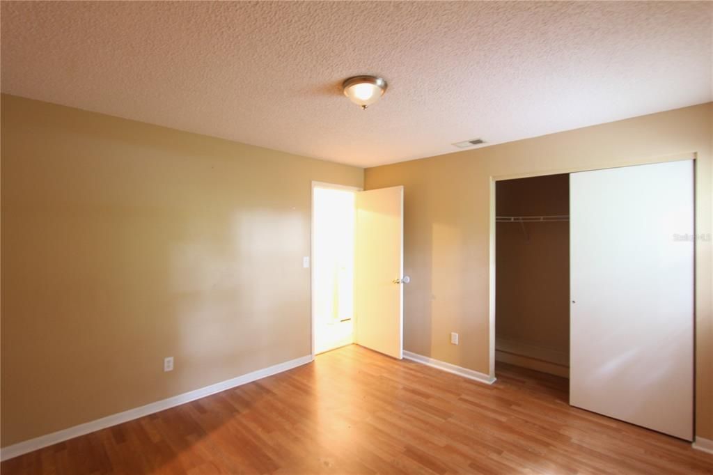 For Rent: $1,450 (2 beds, 1 baths, 905 Square Feet)