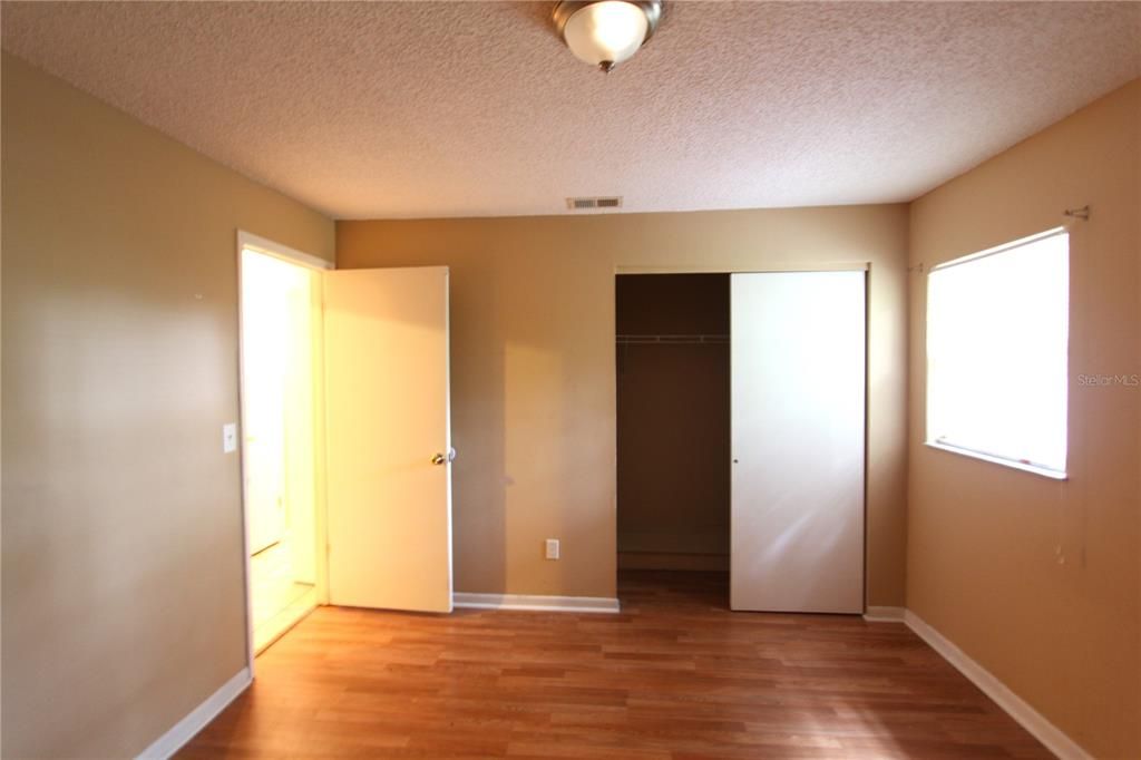 For Rent: $1,450 (2 beds, 1 baths, 905 Square Feet)