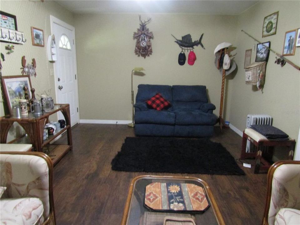 For Sale: $230,000 (2 beds, 1 baths, 768 Square Feet)