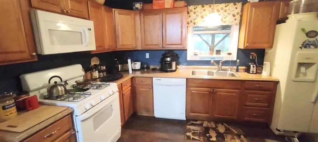 For Sale: $230,000 (2 beds, 1 baths, 768 Square Feet)