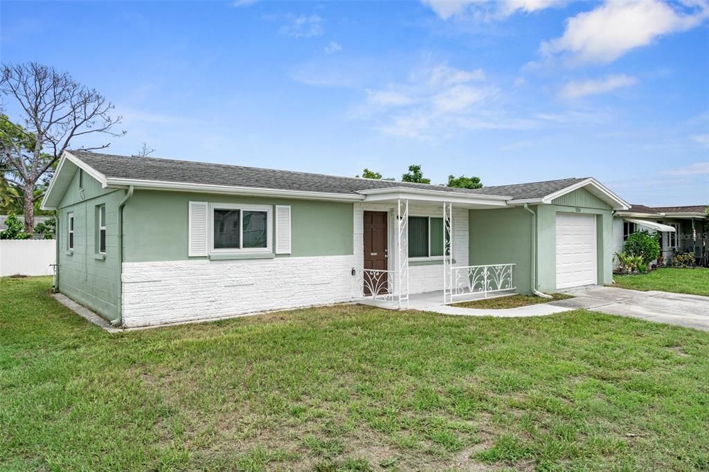 For Sale: $239,000 (2 beds, 1 baths, 904 Square Feet)