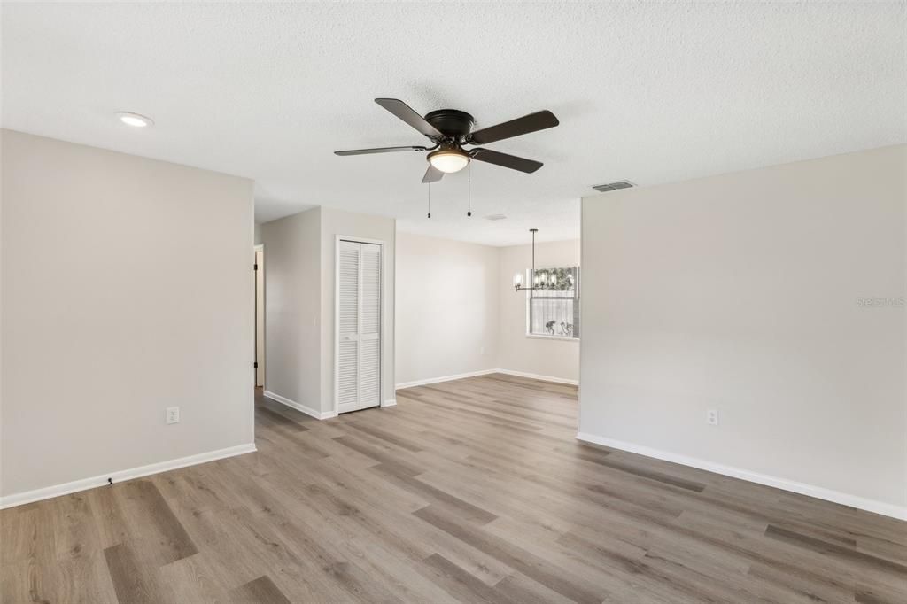 For Sale: $289,900 (3 beds, 2 baths, 1120 Square Feet)