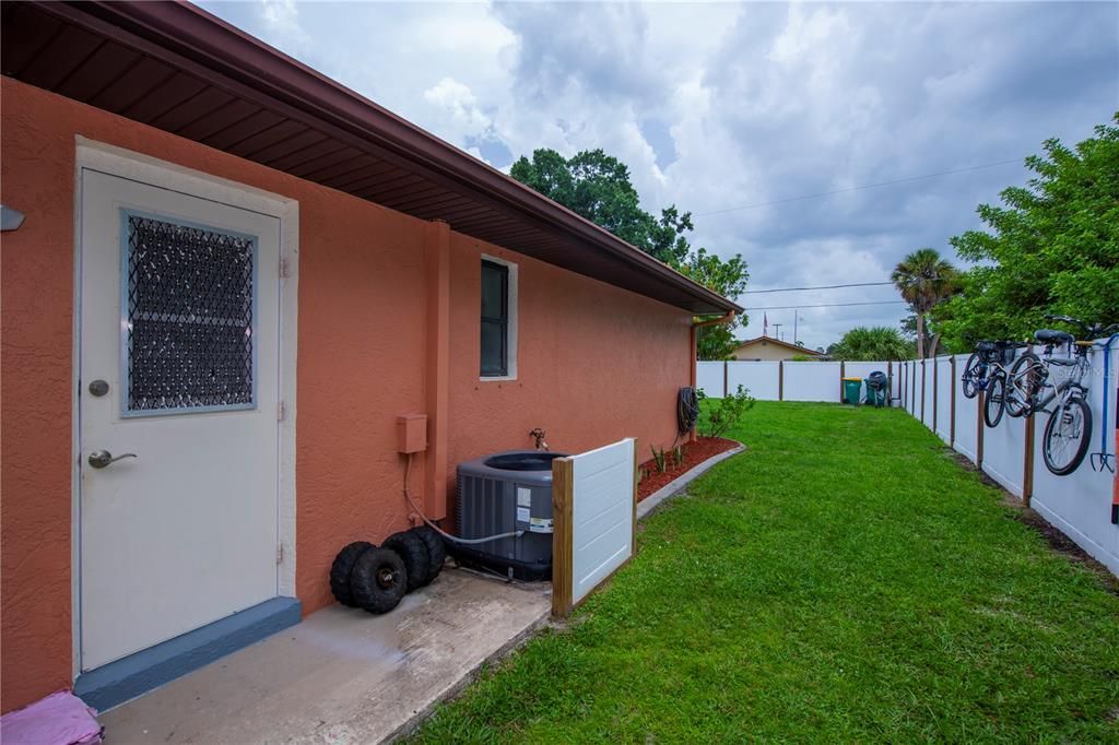 Active With Contract: $335,000 (2 beds, 2 baths, 1348 Square Feet)