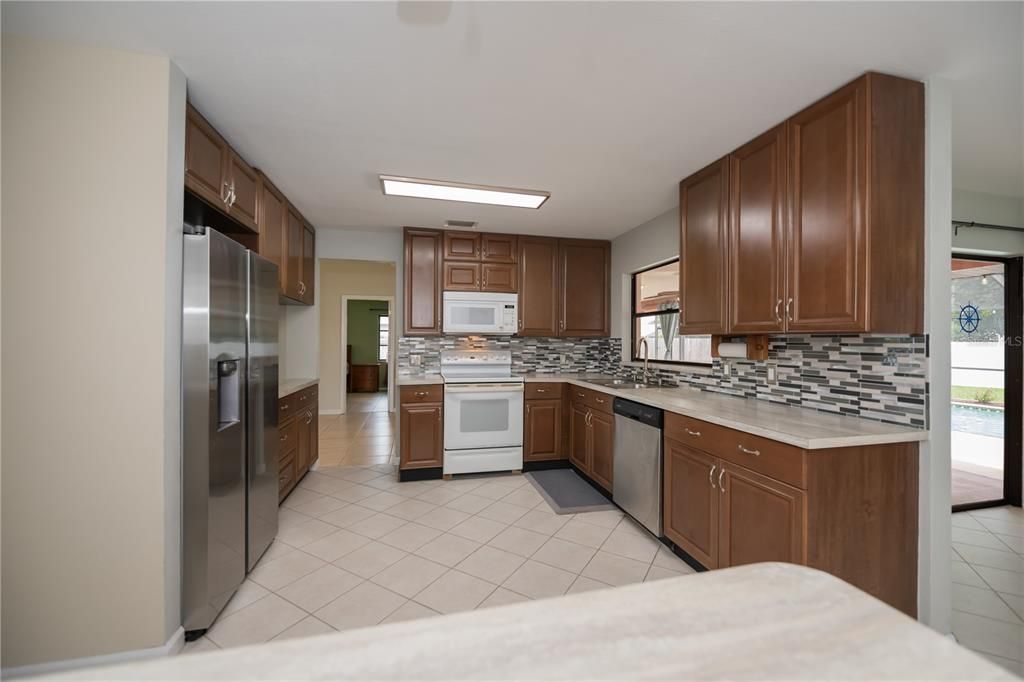 For Sale: $335,000 (2 beds, 2 baths, 1348 Square Feet)