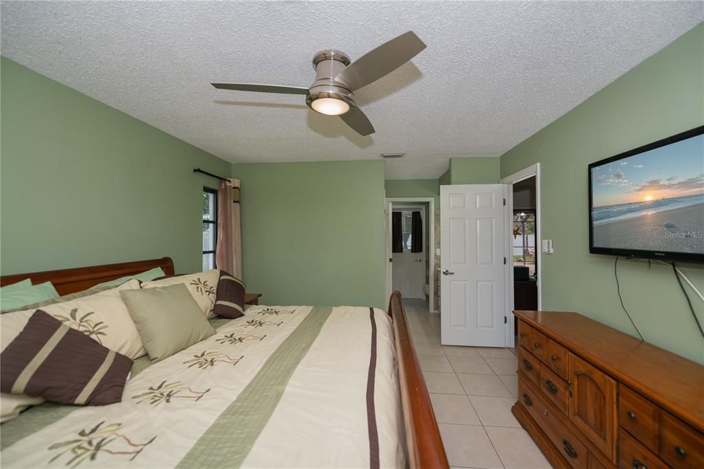 For Sale: $335,000 (2 beds, 2 baths, 1348 Square Feet)