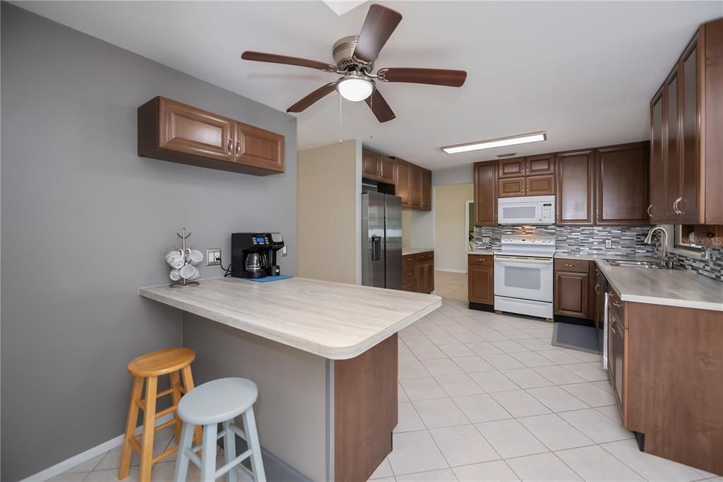 For Sale: $335,000 (2 beds, 2 baths, 1348 Square Feet)