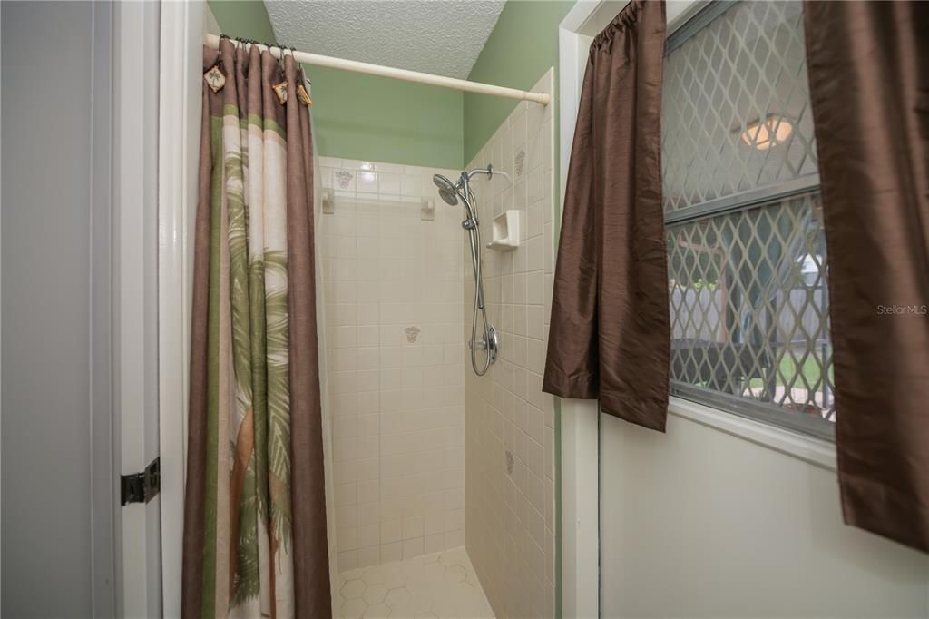 For Sale: $335,000 (2 beds, 2 baths, 1348 Square Feet)