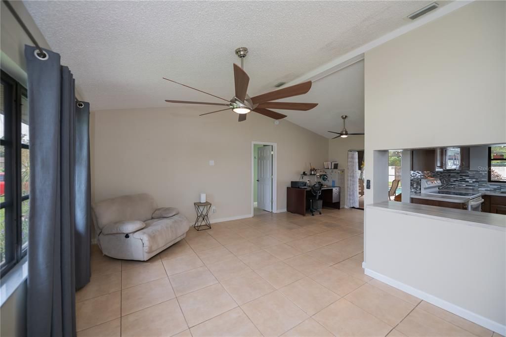 For Sale: $335,000 (2 beds, 2 baths, 1348 Square Feet)