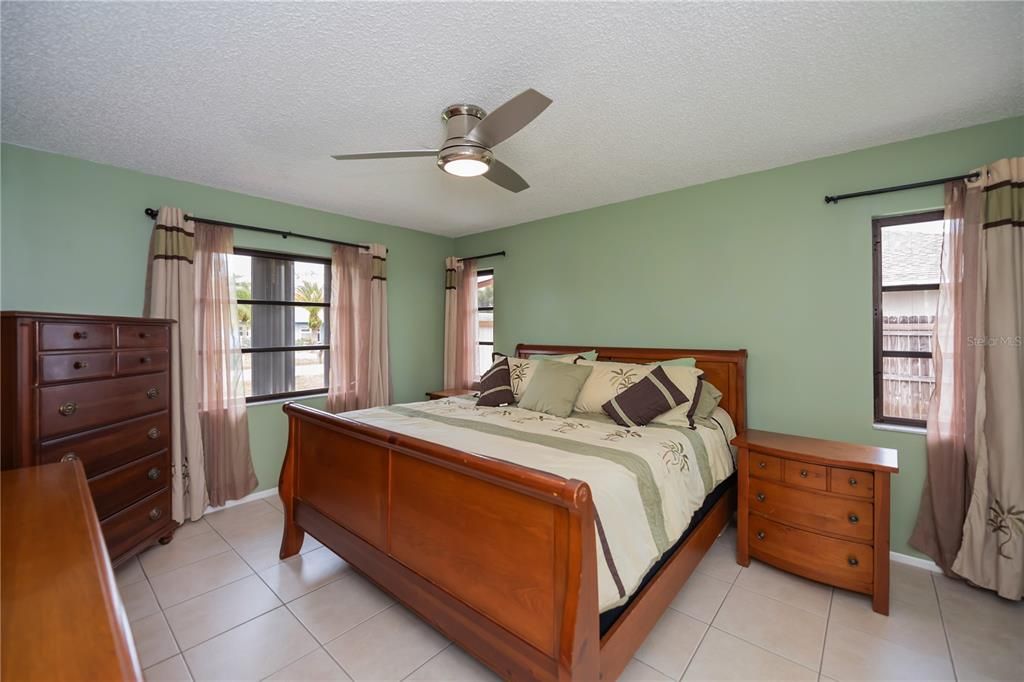 For Sale: $335,000 (2 beds, 2 baths, 1348 Square Feet)