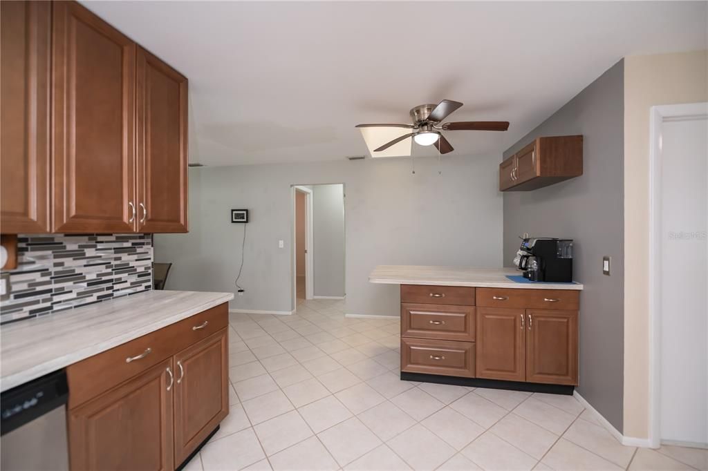 Active With Contract: $335,000 (2 beds, 2 baths, 1348 Square Feet)