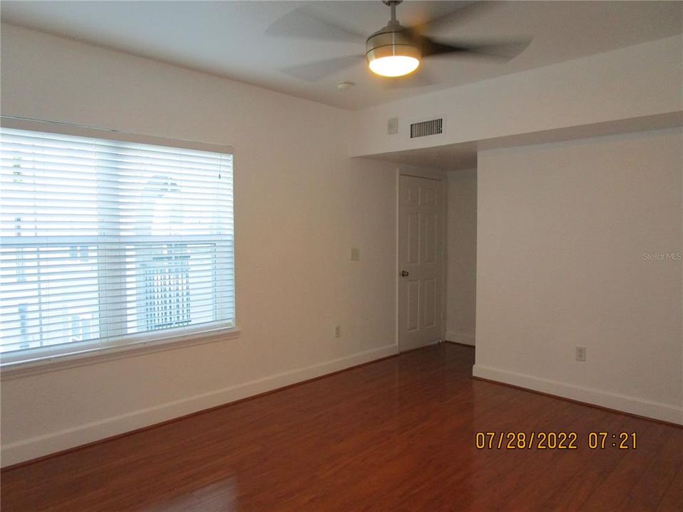 For Sale: $260,000 (2 beds, 2 baths, 1215 Square Feet)