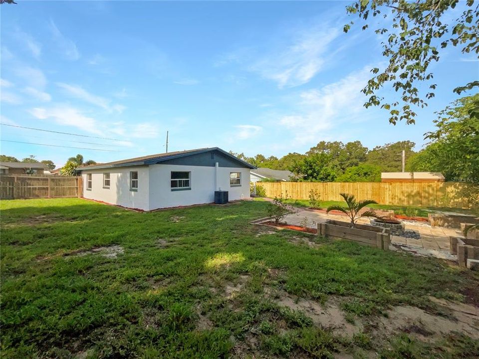 For Sale: $230,000 (3 beds, 1 baths, 1118 Square Feet)