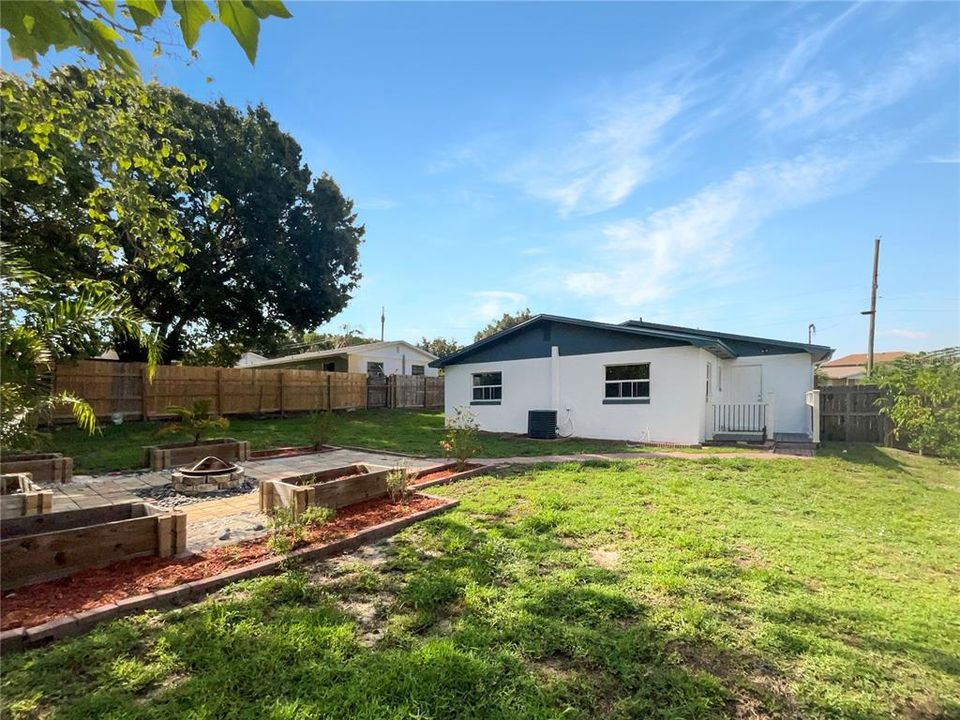 For Sale: $230,000 (3 beds, 1 baths, 1118 Square Feet)