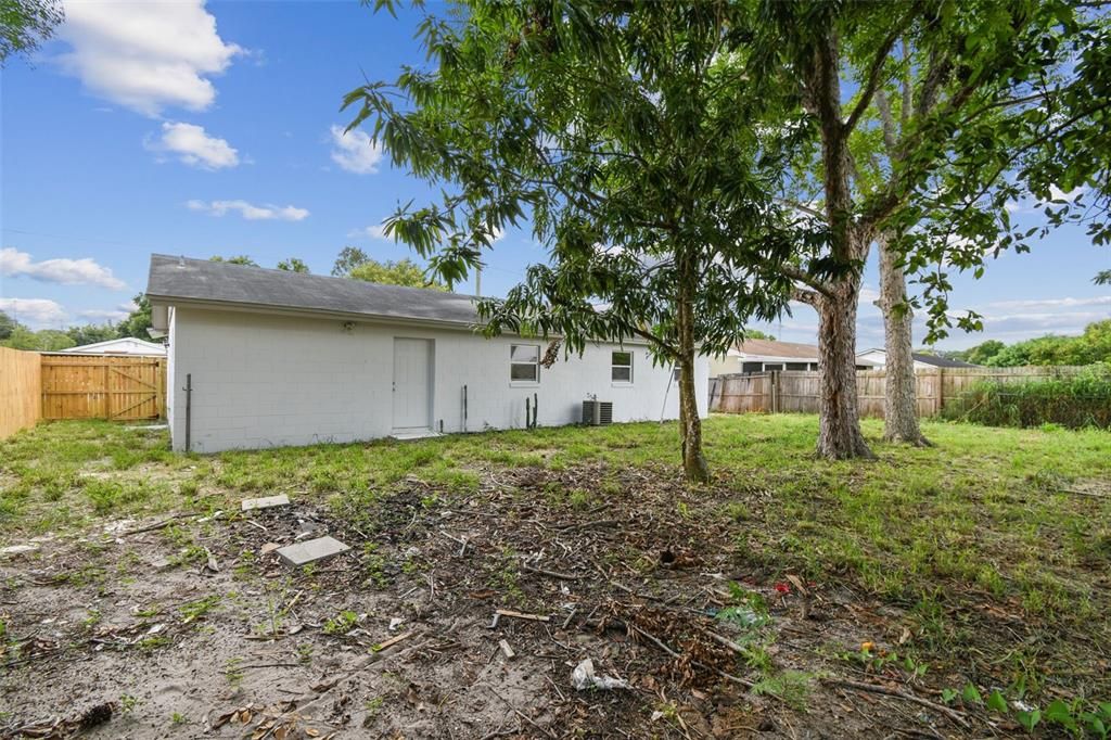 Active With Contract: $239,000 (4 beds, 1 baths, 1104 Square Feet)