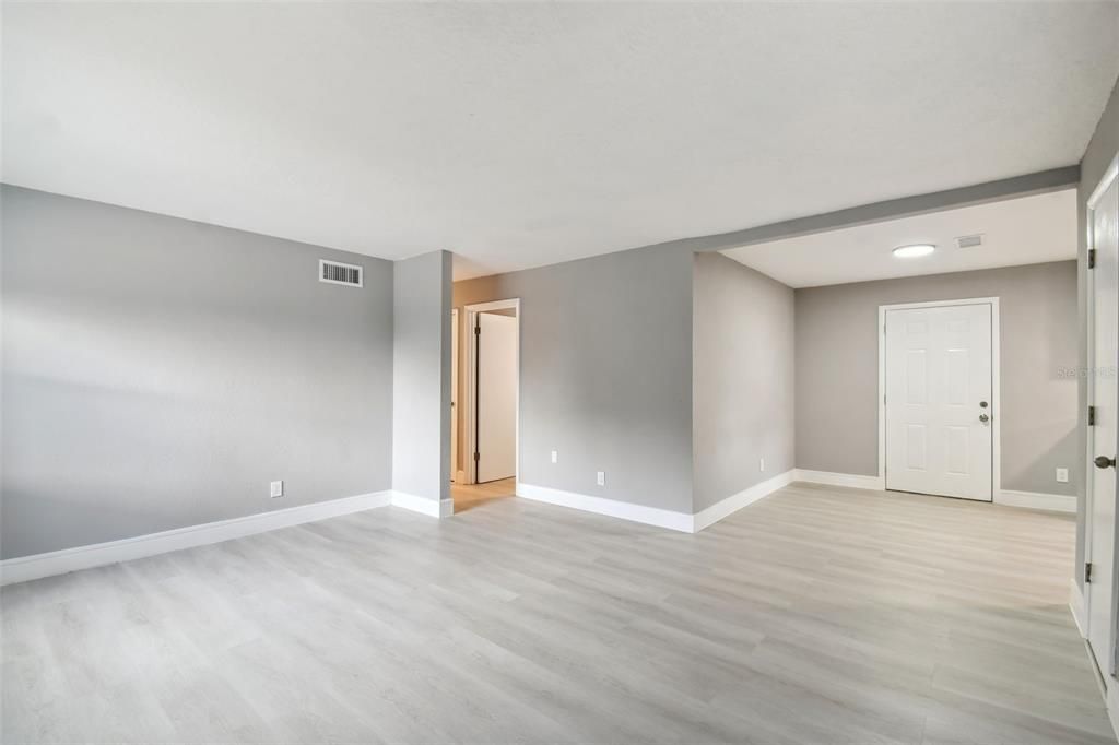 Active With Contract: $239,000 (4 beds, 1 baths, 1104 Square Feet)