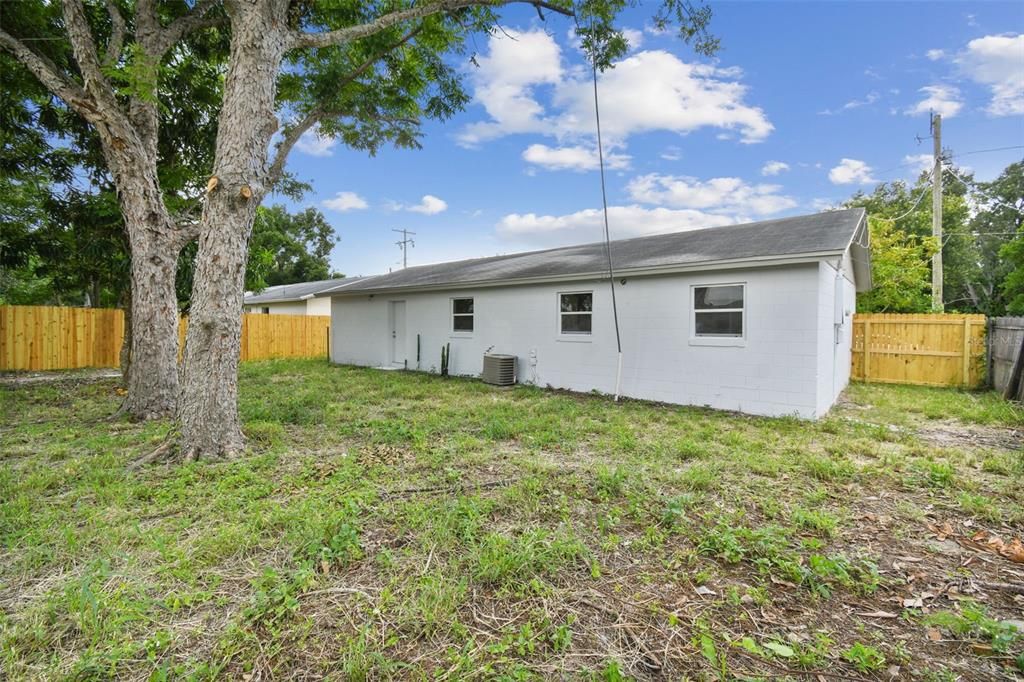 Active With Contract: $239,000 (4 beds, 1 baths, 1104 Square Feet)