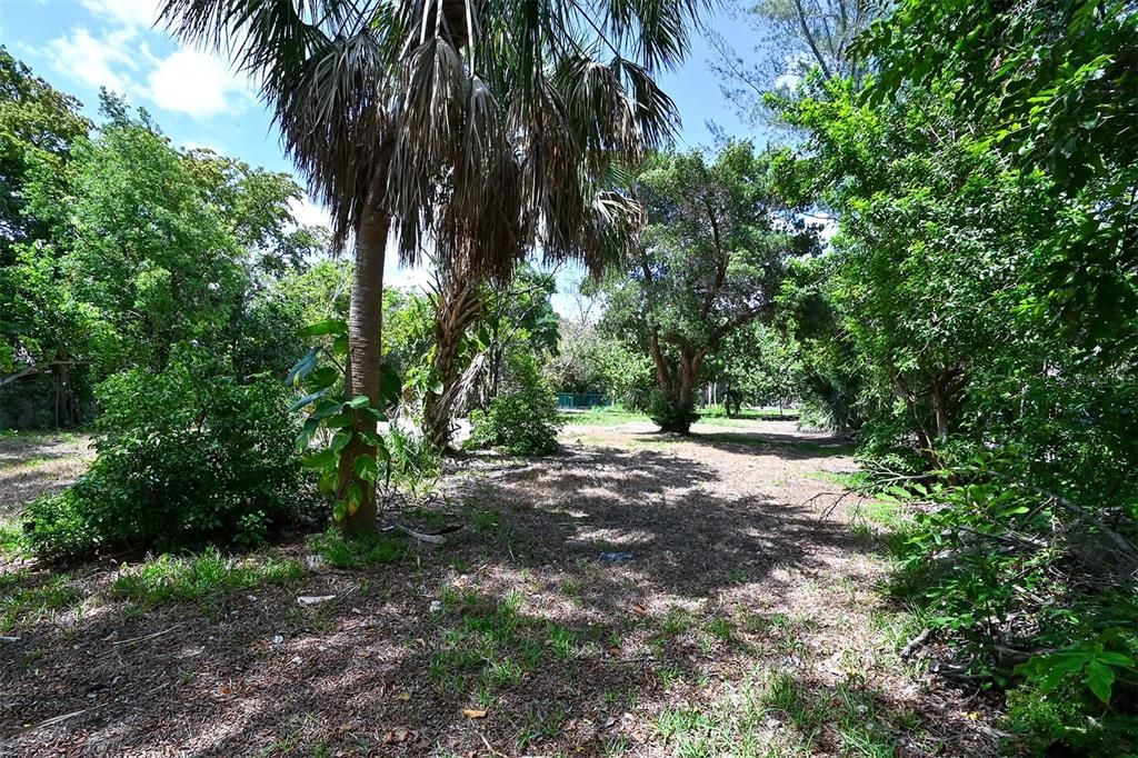 En Venta: $6,900,000 (2.08 acres)