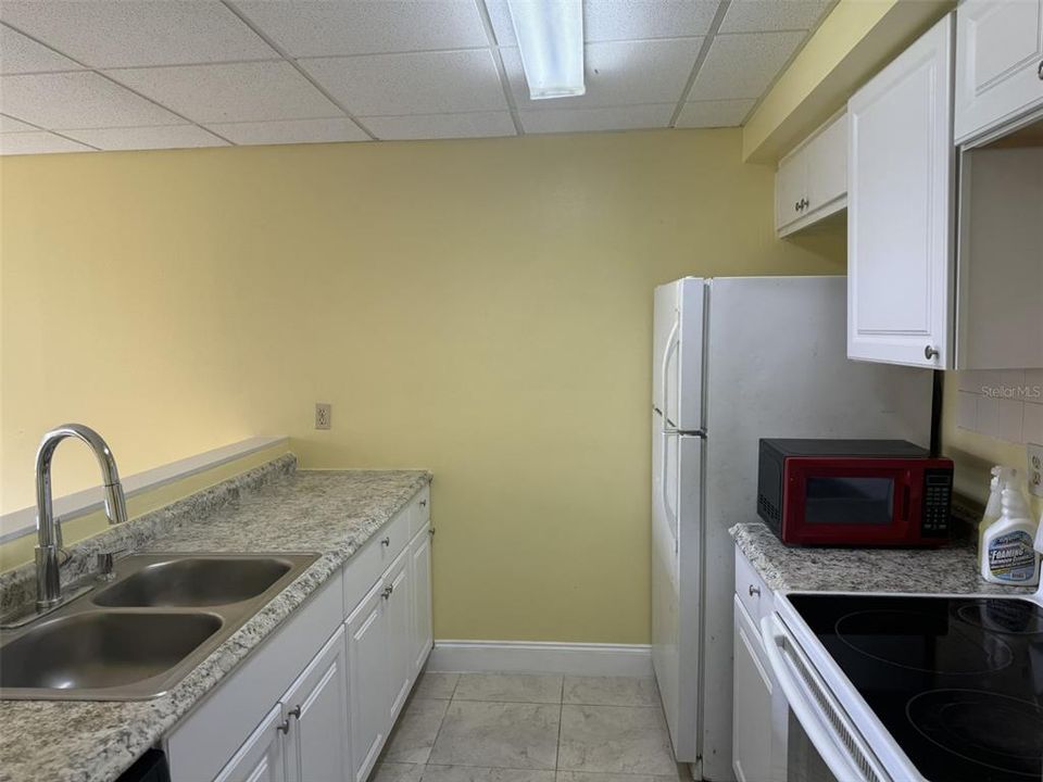 For Sale: $139,999 (2 beds, 2 baths, 1062 Square Feet)