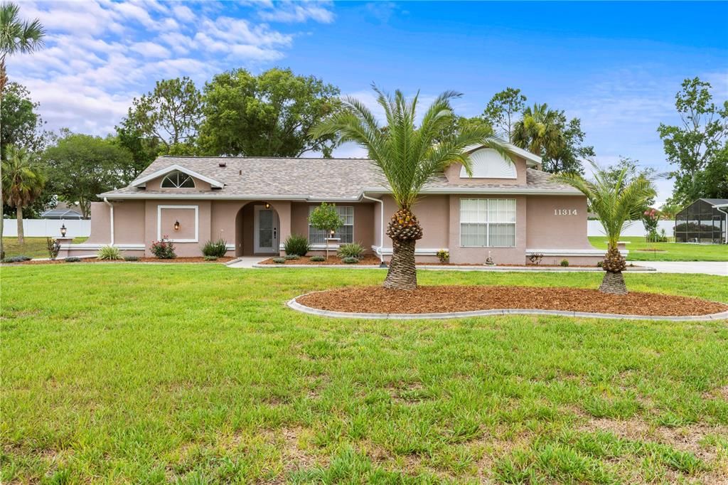 Recently Sold: $410,000 (3 beds, 2 baths, 1954 Square Feet)