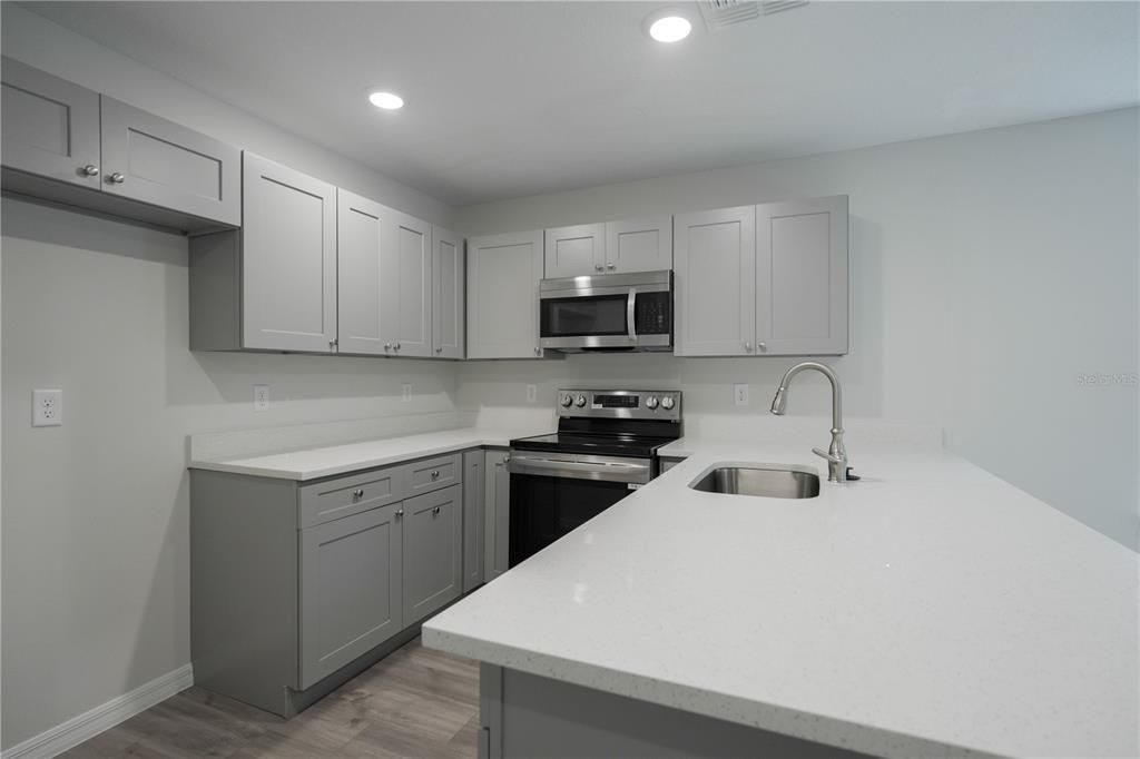 Active With Contract: $244,900 (3 beds, 2 baths, 1077 Square Feet)