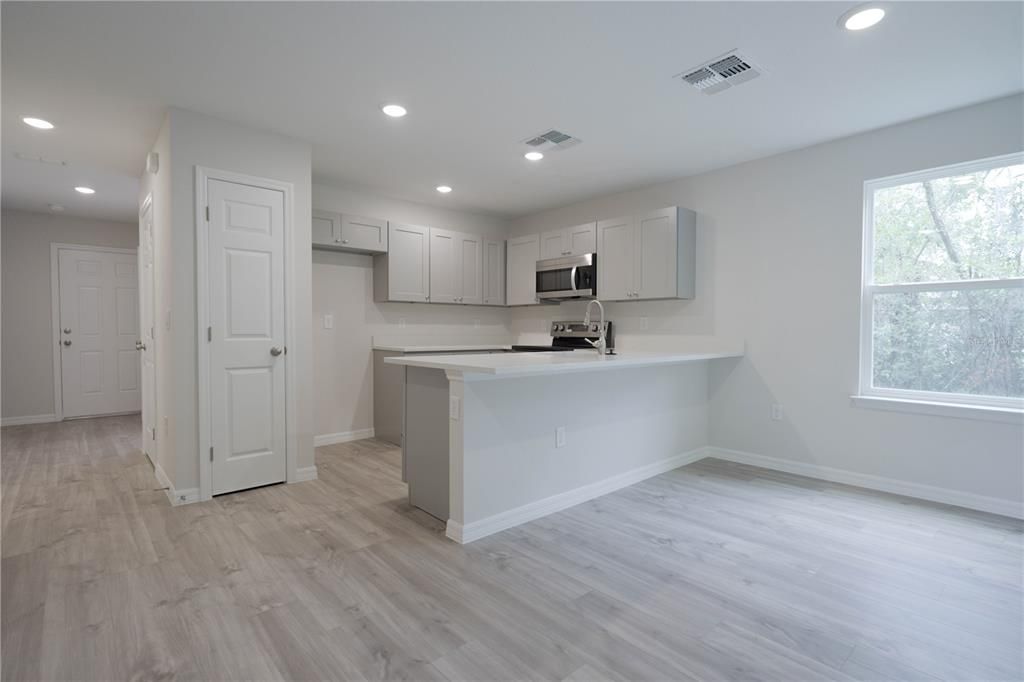 Active With Contract: $244,900 (3 beds, 2 baths, 1077 Square Feet)