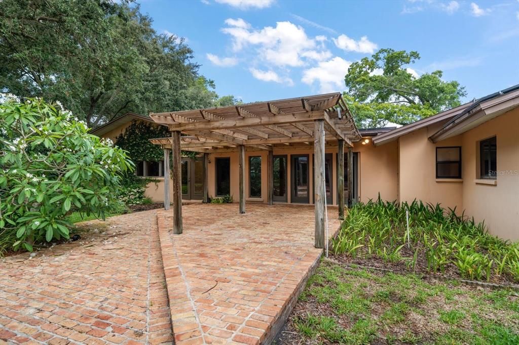 Active With Contract: $998,000 (4 beds, 4 baths, 3567 Square Feet)