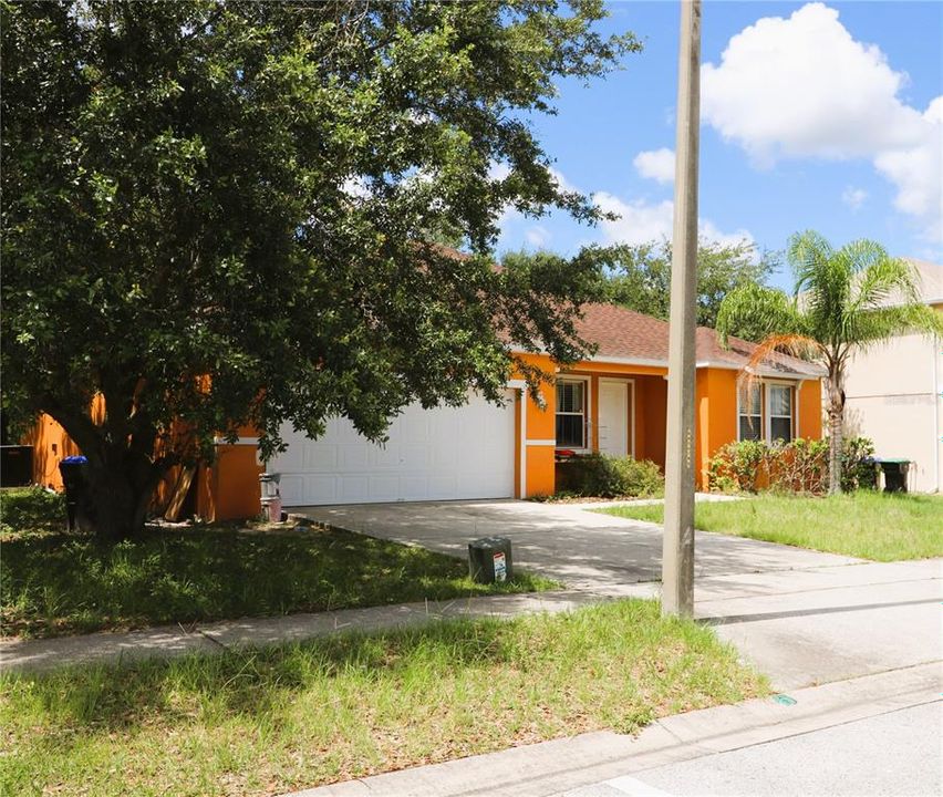 For Sale: $399,900 (3 beds, 2 baths, 1957 Square Feet)