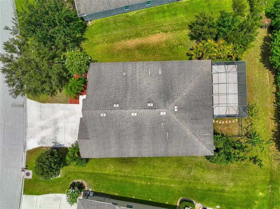 overhead showing yard & screened lanai