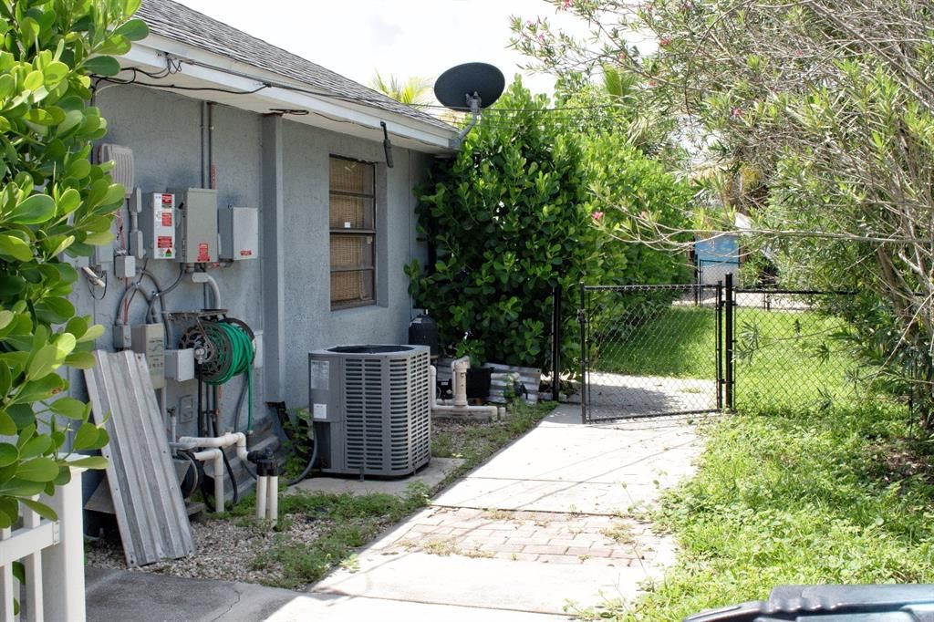 For Sale: $580,000 (3 beds, 2 baths, 1970 Square Feet)